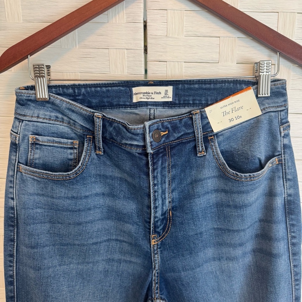 Abercrombie & Fitch The Flare Ultra High Rise Medium‎ Wash Jean Size 30/10R - Picture 5 of 14